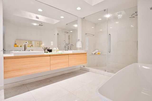 17301 Biscayne Blvd 305, North Miami Beach, FL 33160