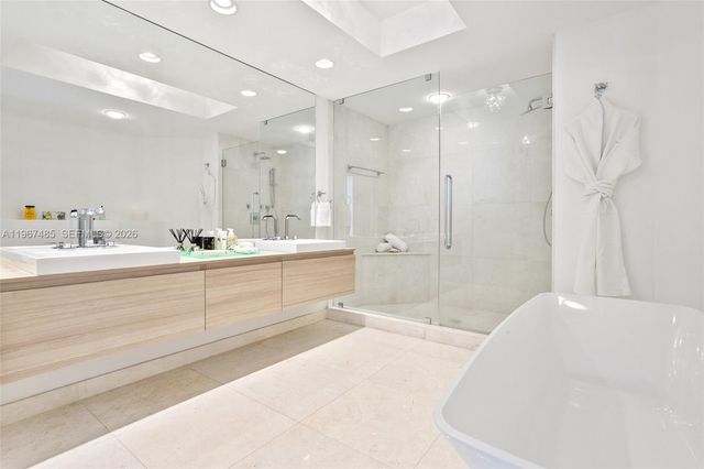 17301 Biscayne Blvd 305, North Miami Beach, FL 33160