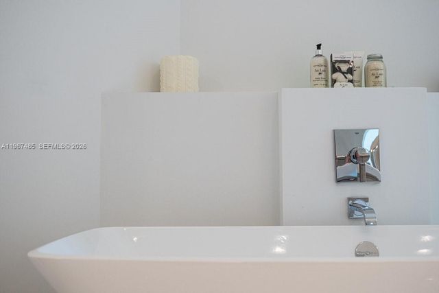 17301 Biscayne Blvd 305, North Miami Beach, FL 33160