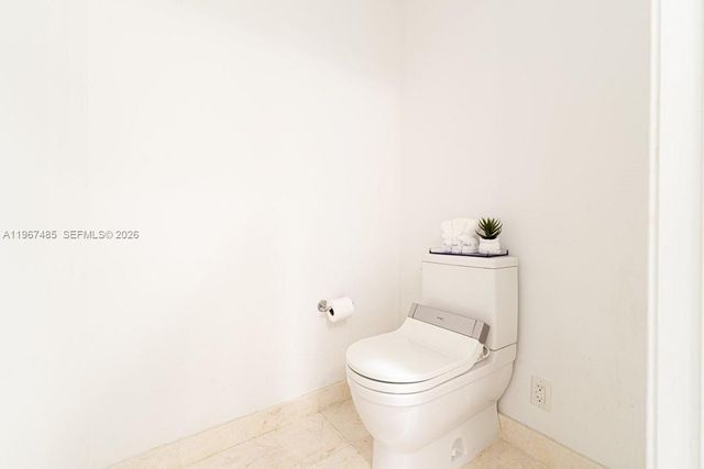 17301 Biscayne Blvd 305, North Miami Beach, FL 33160