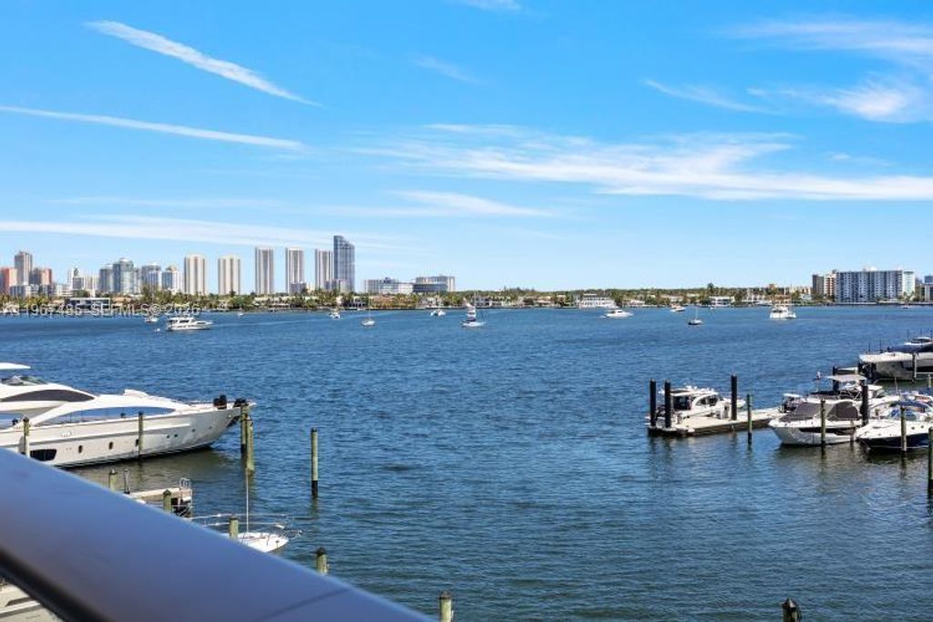 17301 Biscayne Blvd 305, North Miami Beach, FL 33160