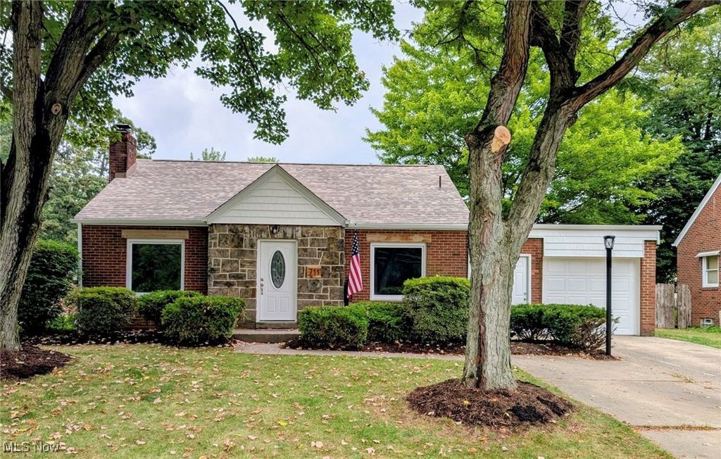 711 S Schenley Avenue, Youngstown, OH 44509
