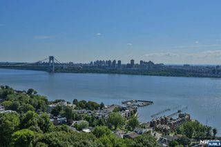 2 Horizon 1428, Fort Lee, NJ 07024