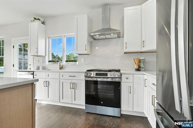 188 Canterbury Avenue, North Arlington, NJ 07031