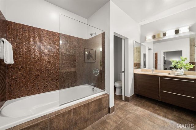 4100 Forest Park Avenue 121, St Louis, MO 63108