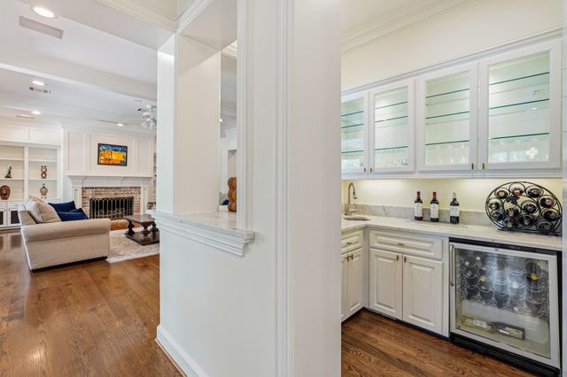 223 Heritage Oaks Lane, Houston, TX 77024