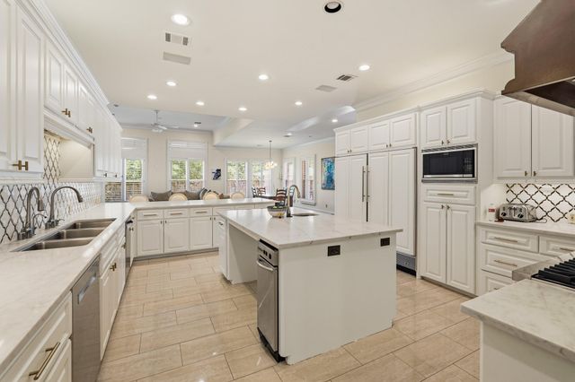 223 Heritage Oaks Lane, Houston, TX 77024