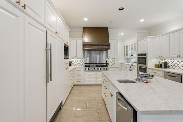 223 Heritage Oaks Lane, Houston, TX 77024