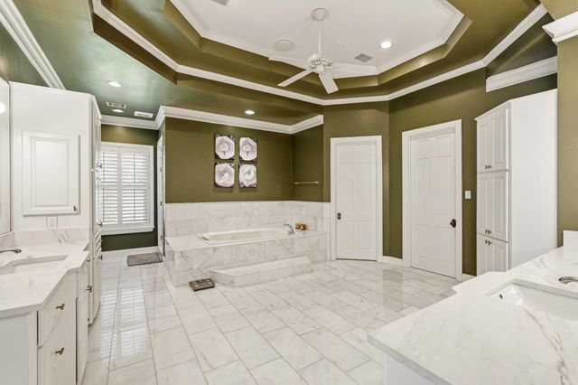 223 Heritage Oaks Lane, Houston, TX 77024