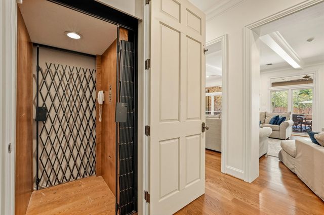 223 Heritage Oaks Lane, Houston, TX 77024