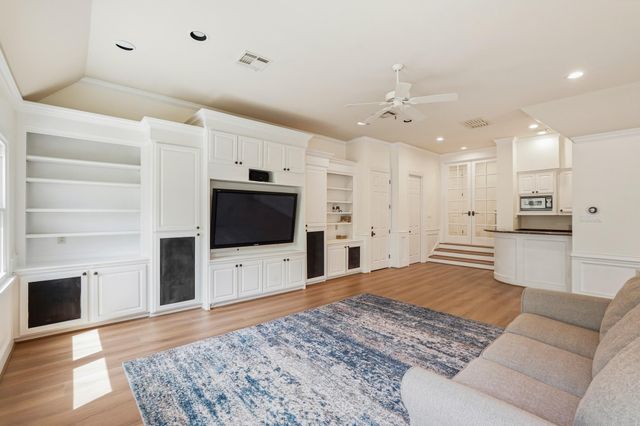 223 Heritage Oaks Lane, Houston, TX 77024