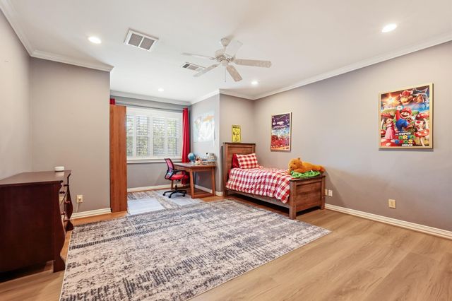 223 Heritage Oaks Lane, Houston, TX 77024