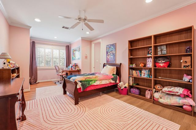 223 Heritage Oaks Lane, Houston, TX 77024