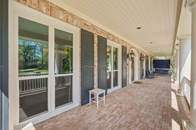 223 Heritage Oaks Lane, Houston, TX 77024