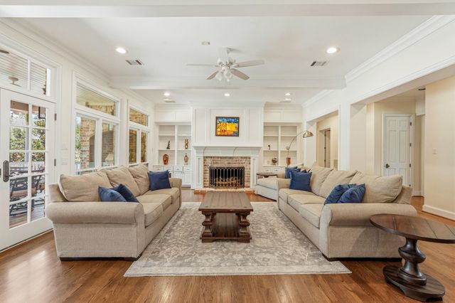 223 Heritage Oaks Lane, Houston, TX 77024