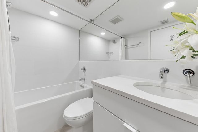 3800 Washington Road 909, West Palm Beach, FL 33405