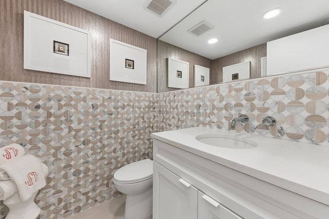 3800 Washington Road 909, West Palm Beach, FL 33405