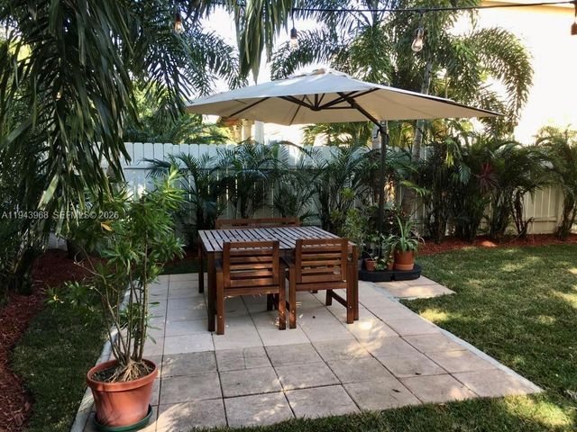 1540 SW 171st Ter, Pembroke Pines, FL 33027