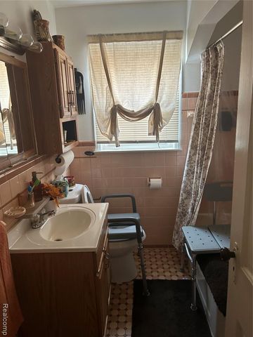 18281 Manor Street, Detroit, MI 48221