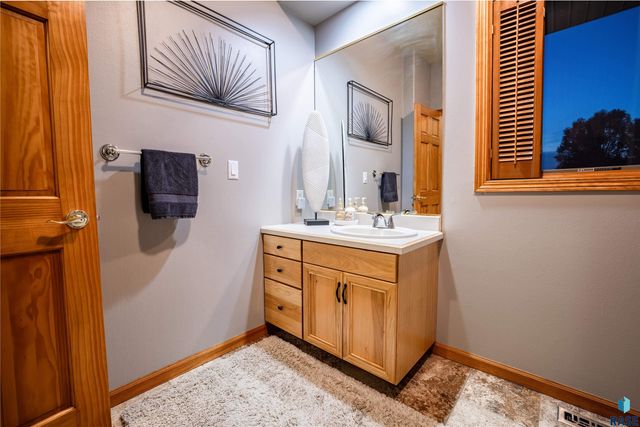 2817 Dailey Dr Drive, Mitchell, SD 57301