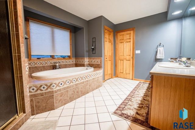 2817 Dailey Dr Drive, Mitchell, SD 57301