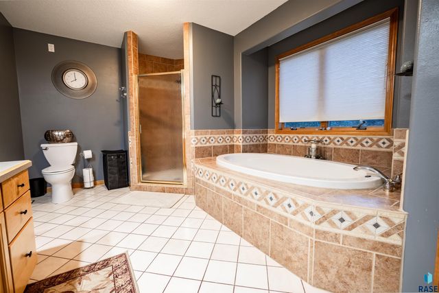 2817 Dailey Dr Drive, Mitchell, SD 57301