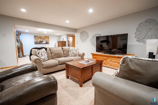 2817 Dailey Dr Drive, Mitchell, SD 57301