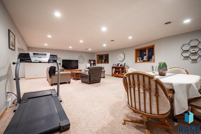 2817 Dailey Dr Drive, Mitchell, SD 57301