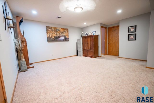 2817 Dailey Dr Drive, Mitchell, SD 57301