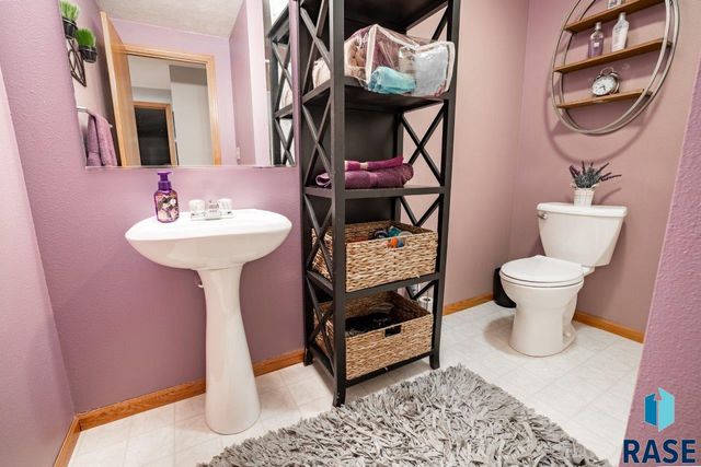 2817 Dailey Dr Drive, Mitchell, SD 57301