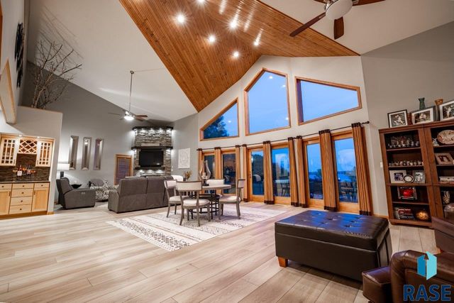 2817 Dailey Dr Drive, Mitchell, SD 57301