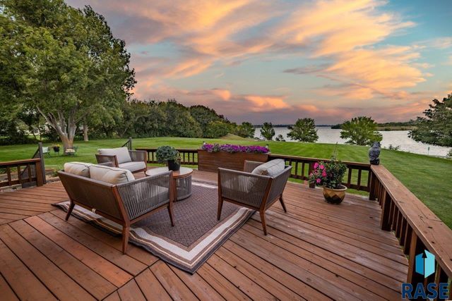2817 Dailey Dr Drive, Mitchell, SD 57301
