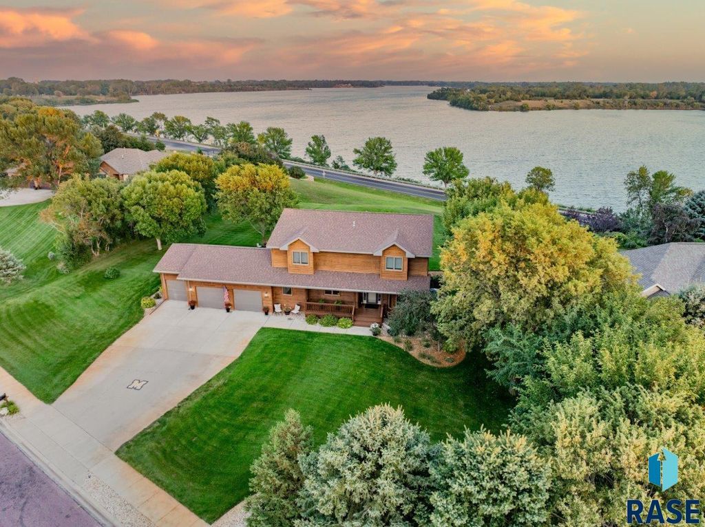 2817 Dailey Dr Drive, Mitchell, SD 57301