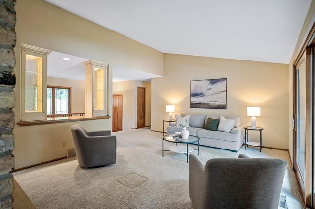 451 Reflection Road, Apple Valley, MN 55124