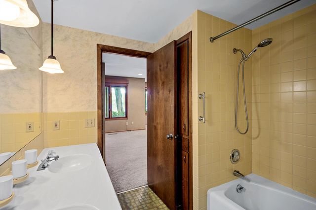 451 Reflection Road, Apple Valley, MN 55124