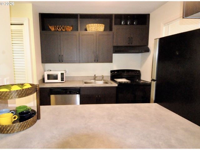 4418 Sw DICKINSON St 43, Portland, OR 97219