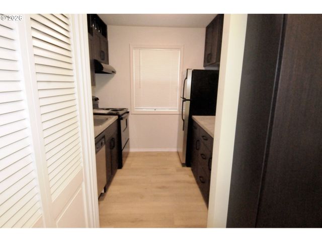 4418 Sw DICKINSON St 43, Portland, OR 97219