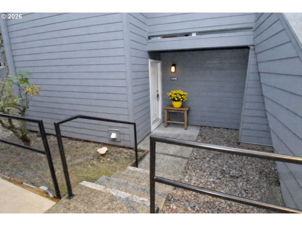 4418 Sw DICKINSON St 43, Portland, OR 97219