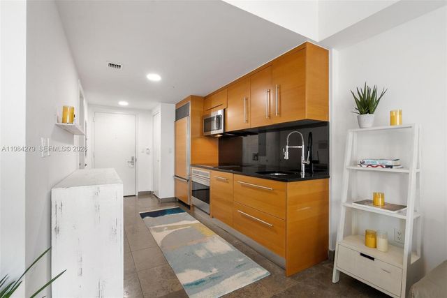 465 Brickell Ave 2604, Miami, FL 33131