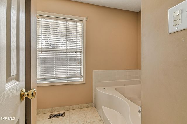 193 West Harmony Acres Drive, Jonesborough, TN 37659