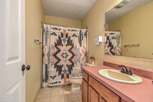 193 West Harmony Acres Drive, Jonesborough, TN 37659