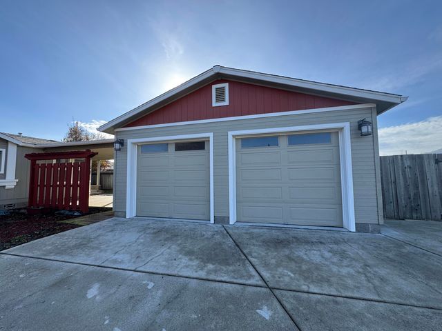 1333 Carlson Drive, Medford, OR 97501