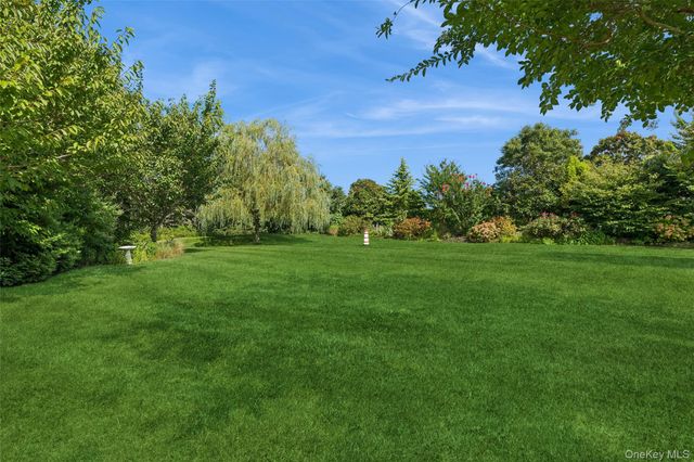 89 Old Canoe Place Road, Hampton Bays, NY 11946