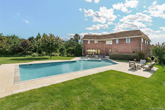 89 Old Canoe Place Road, Hampton Bays, NY 11946