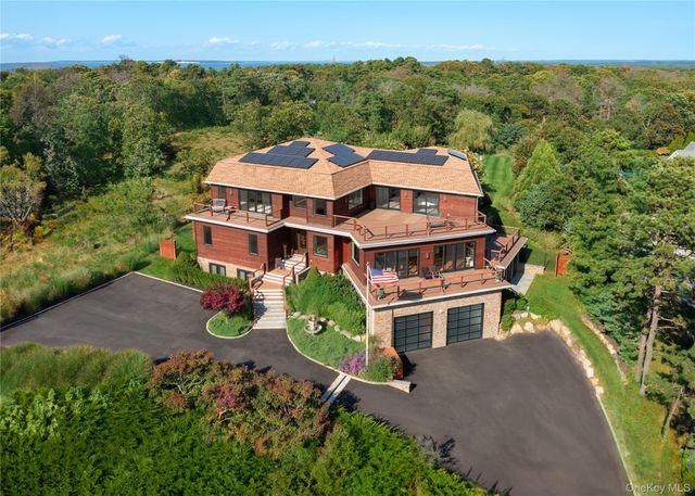 89 Old Canoe Place Road, Hampton Bays, NY 11946