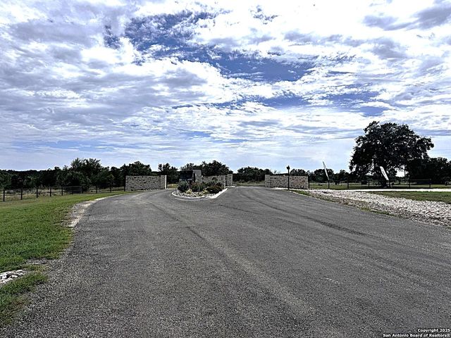 261 Grand Ranch, Hondo, TX 78861