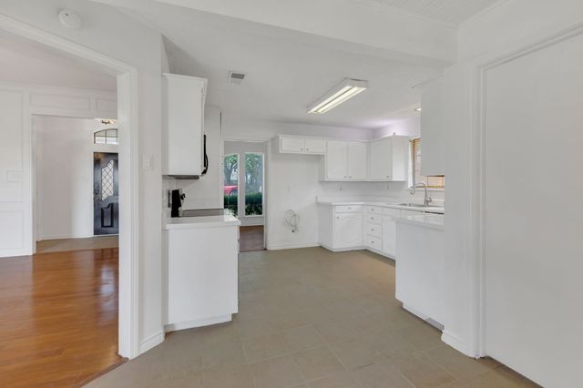 225 Wildwood Drive, Desoto, TX 75115