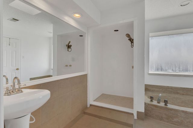 225 Wildwood Drive, Desoto, TX 75115