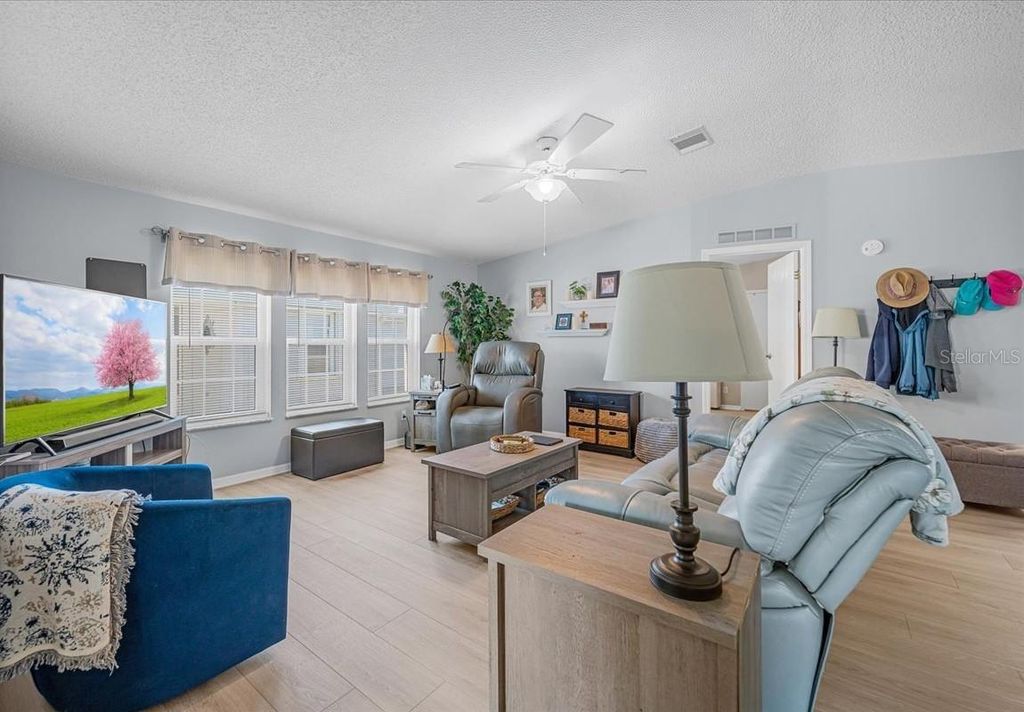 Image 14 of property listing at 27110 JONES LOOP RD 295, Punta Gorda, FL 33982