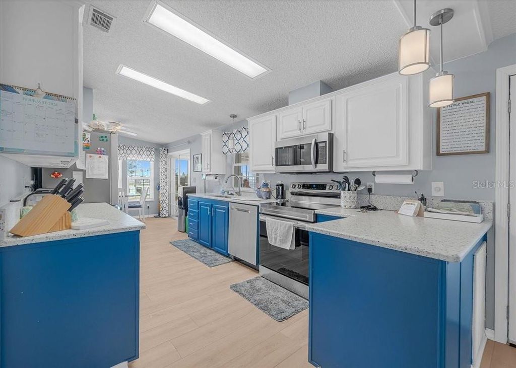 Image 7 of property listing at 27110 JONES LOOP RD 295, Punta Gorda, FL 33982